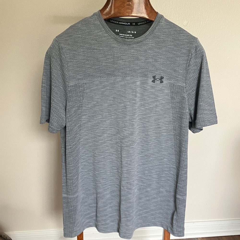 Under Armour Men's Heathered Gray Short Sleeve Tee